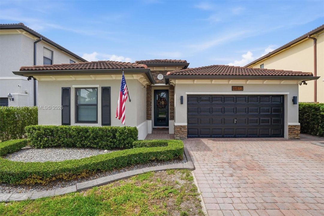 For Sale: $760,000 (4 beds, 3 baths, 1899 Square Feet)