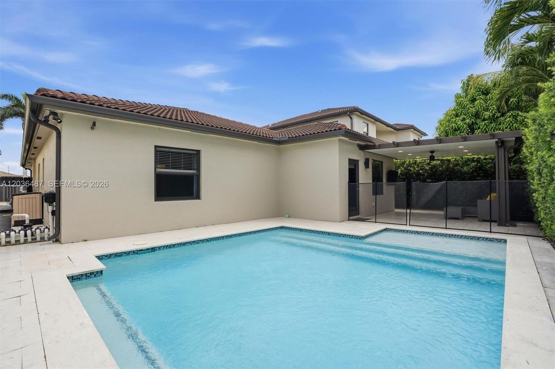 For Sale: $760,000 (4 beds, 3 baths, 1899 Square Feet)