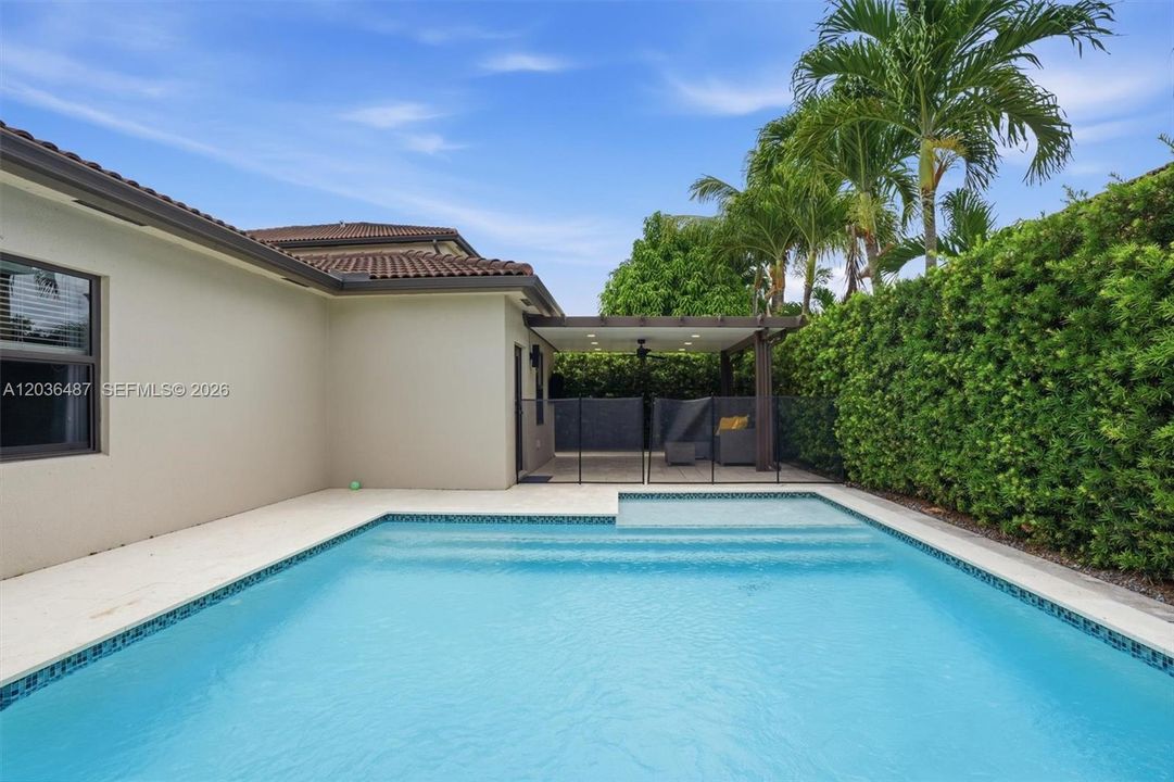 For Sale: $760,000 (4 beds, 3 baths, 1899 Square Feet)