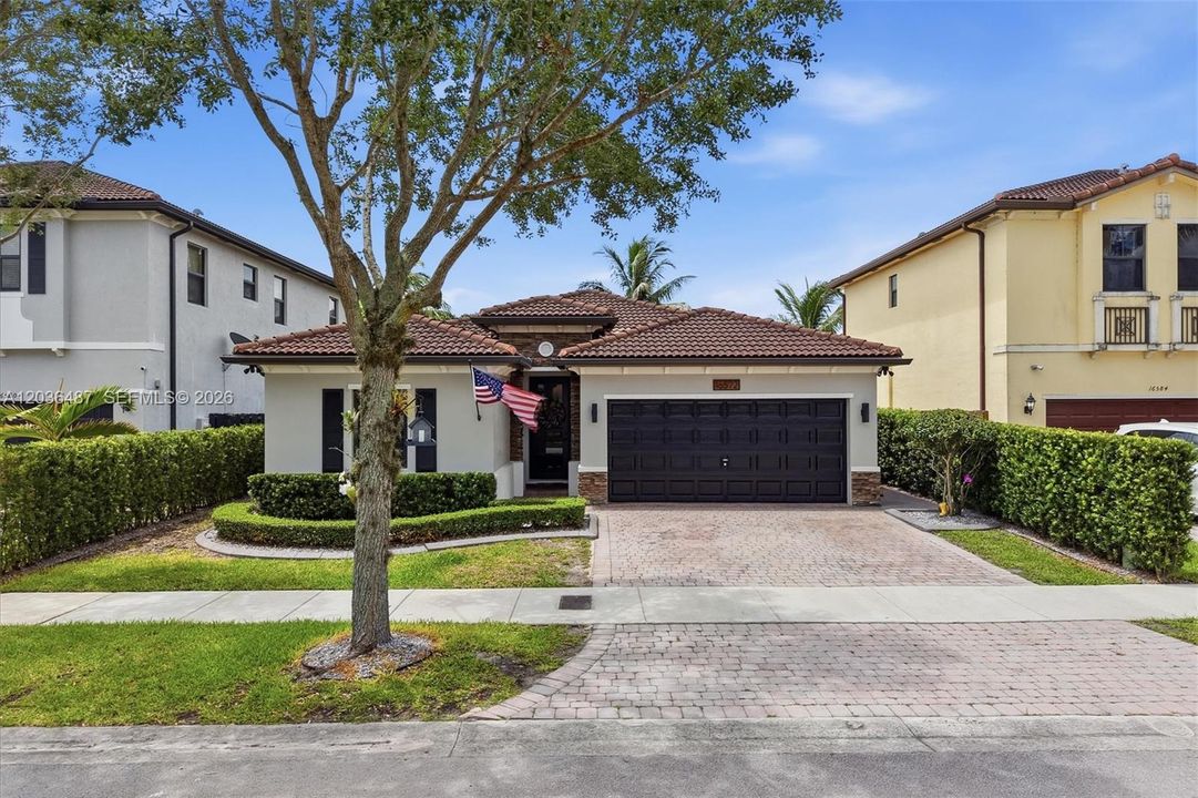 For Sale: $760,000 (4 beds, 3 baths, 1899 Square Feet)
