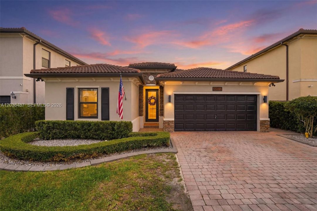 For Sale: $760,000 (4 beds, 3 baths, 1899 Square Feet)