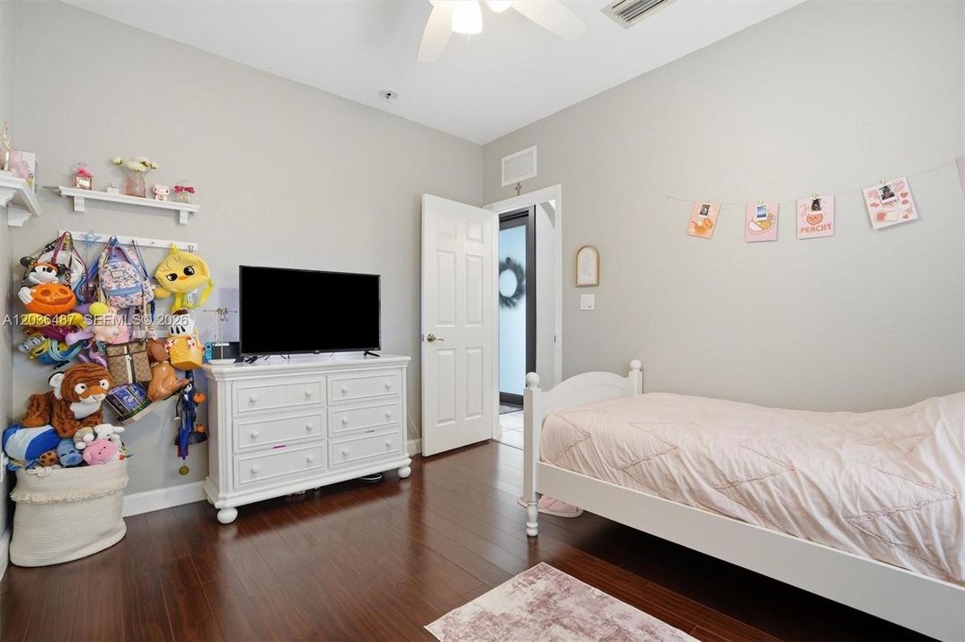 For Sale: $760,000 (4 beds, 3 baths, 1899 Square Feet)