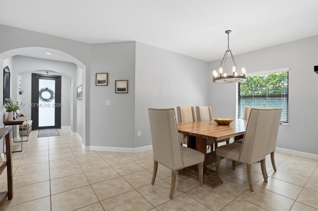 For Sale: $760,000 (4 beds, 3 baths, 1899 Square Feet)