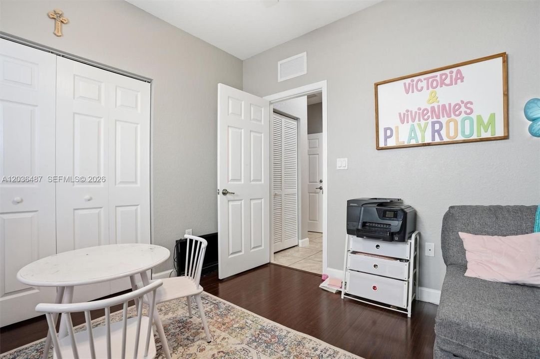 For Sale: $760,000 (4 beds, 3 baths, 1899 Square Feet)