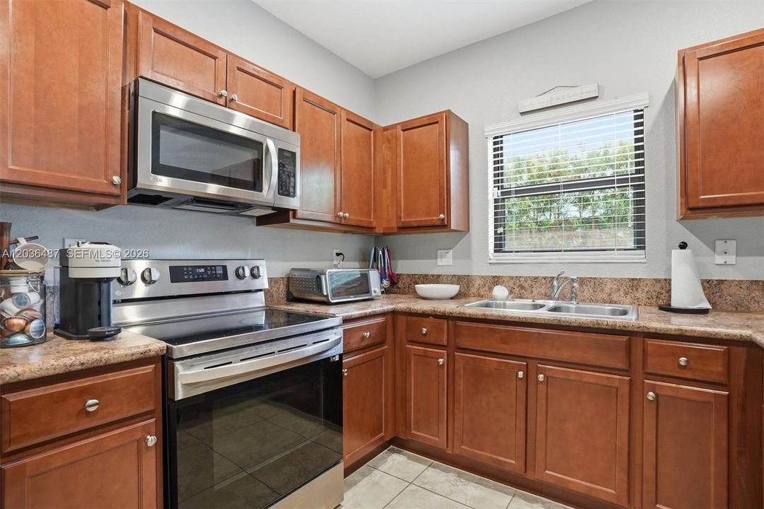 For Sale: $760,000 (4 beds, 3 baths, 1899 Square Feet)