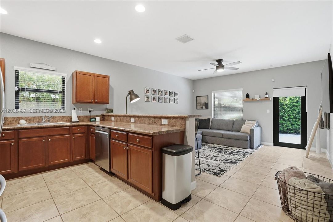 For Sale: $760,000 (4 beds, 3 baths, 1899 Square Feet)