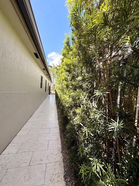 For Sale: $760,000 (4 beds, 3 baths, 1899 Square Feet)
