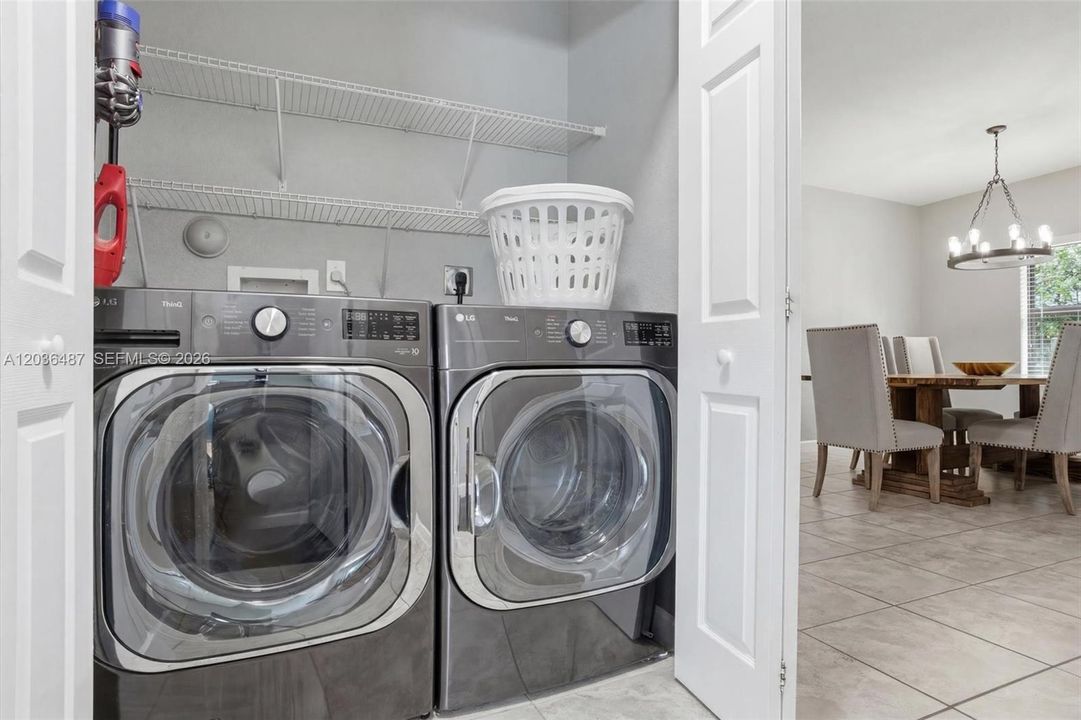 For Sale: $760,000 (4 beds, 3 baths, 1899 Square Feet)