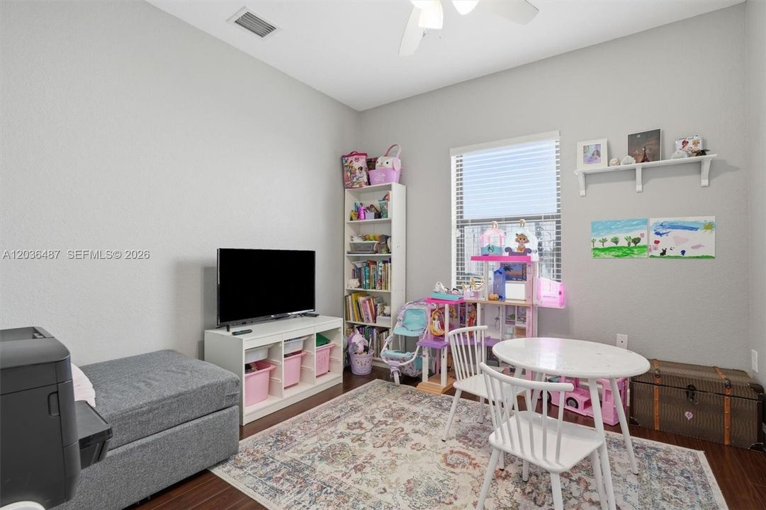 For Sale: $760,000 (4 beds, 3 baths, 1899 Square Feet)