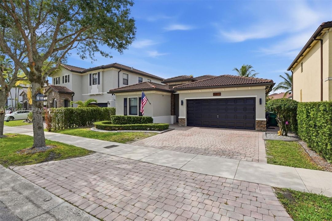 For Sale: $760,000 (4 beds, 3 baths, 1899 Square Feet)