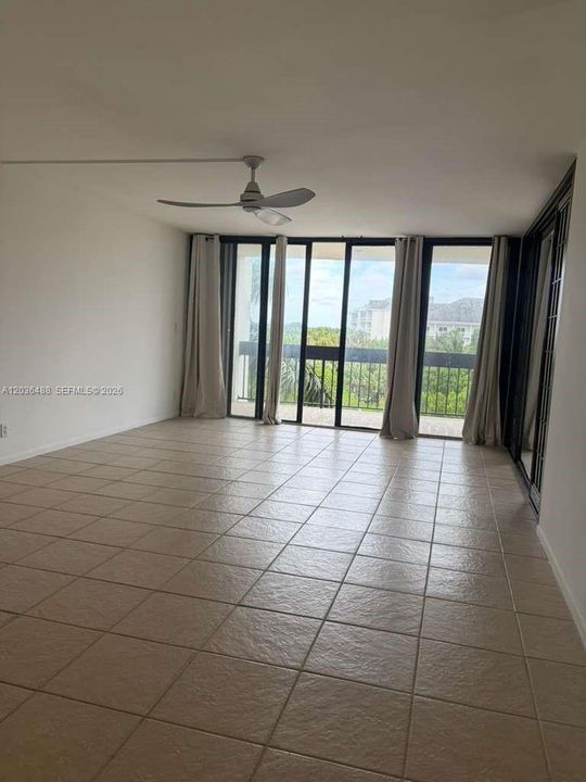 En Venta: $230,000 (2 camas, 2 baños, 1206 Pies cuadrados)