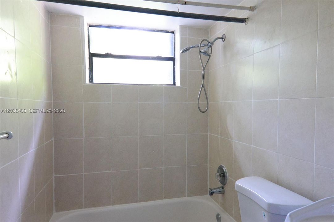 En Renta: $1,950 (4 camas, 2 baños, 1639 Pies cuadrados)