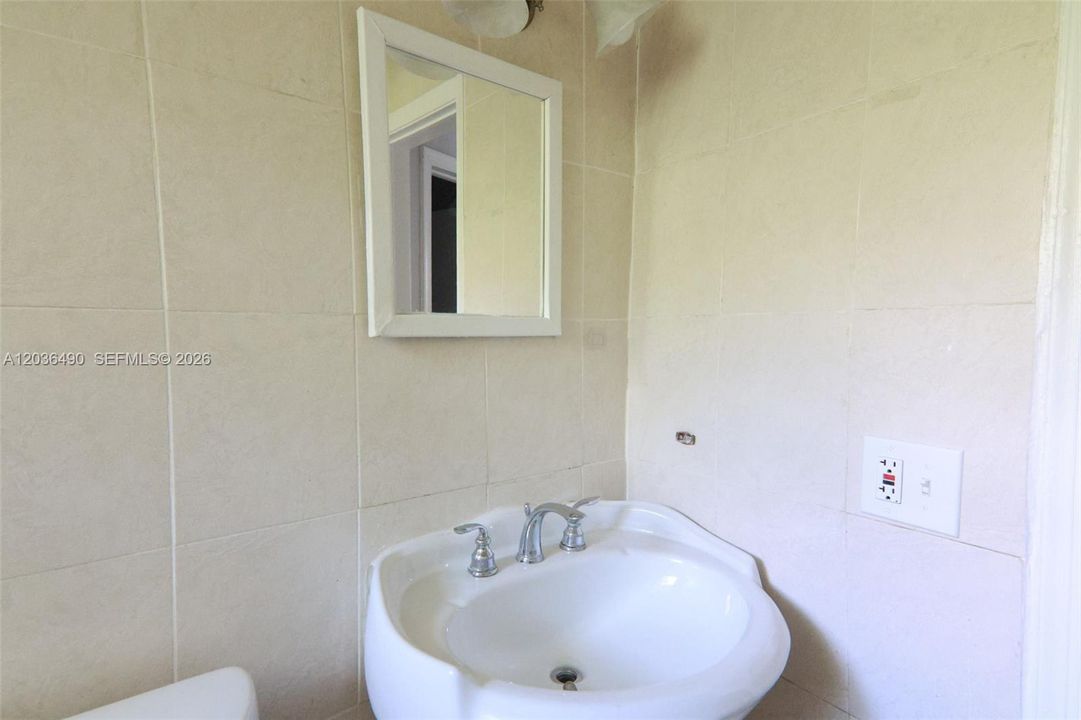 En Renta: $1,950 (4 camas, 2 baños, 1639 Pies cuadrados)