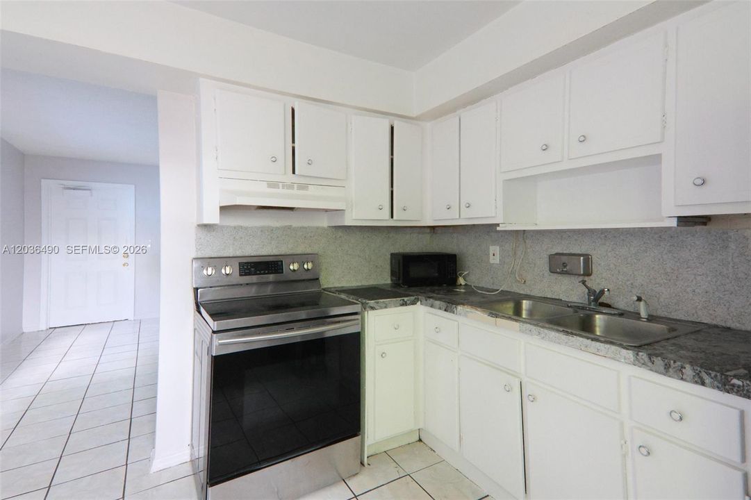 En Renta: $1,950 (4 camas, 2 baños, 1639 Pies cuadrados)