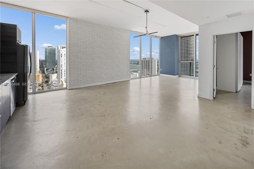 For Sale: $492,000 (2 beds, 1 baths, 736 Square Feet)
