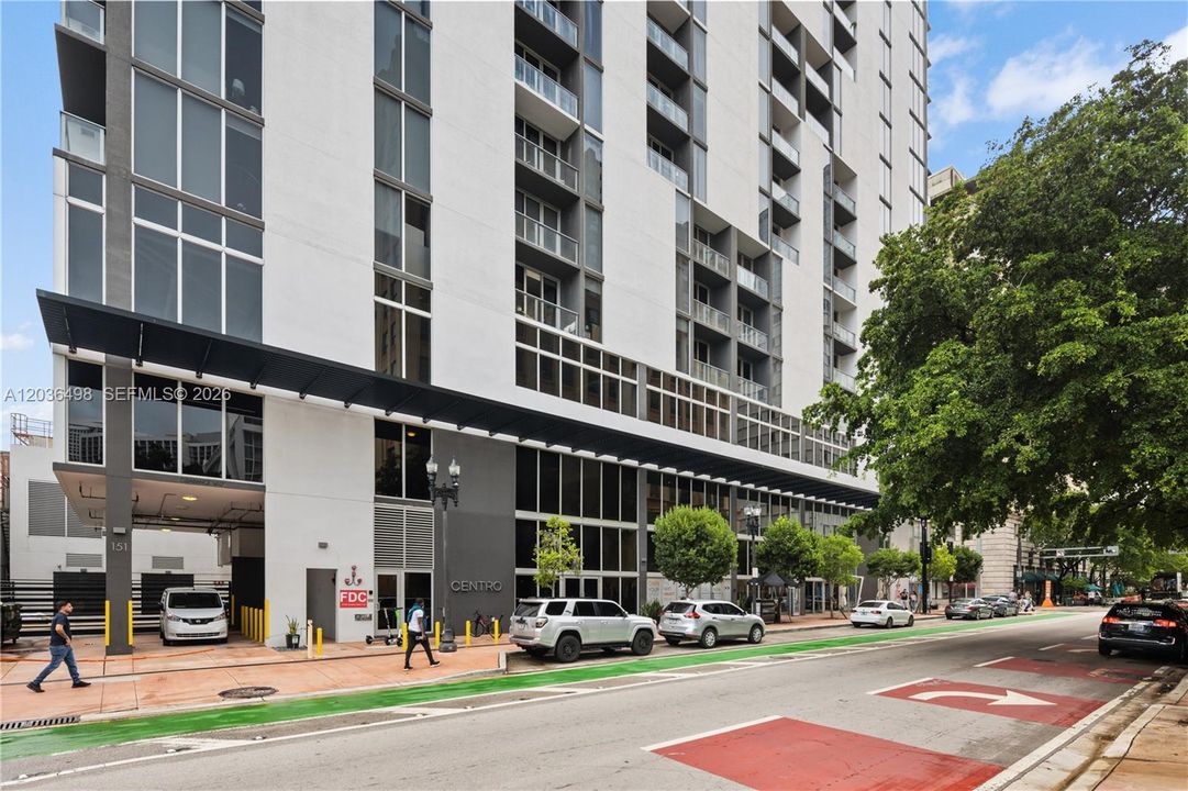 For Sale: $492,000 (2 beds, 1 baths, 736 Square Feet)