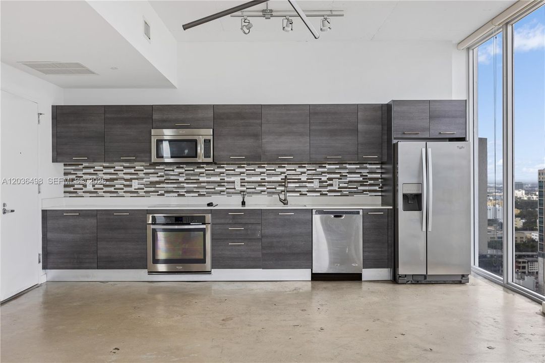 For Sale: $492,000 (2 beds, 1 baths, 736 Square Feet)