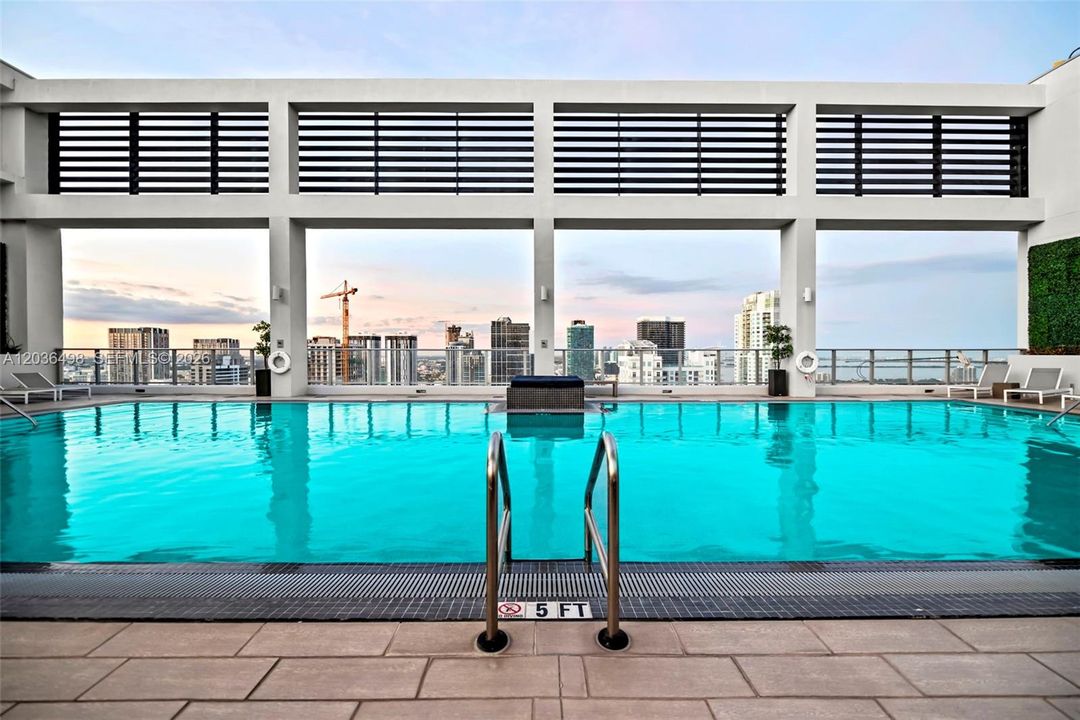 For Sale: $492,000 (2 beds, 1 baths, 736 Square Feet)