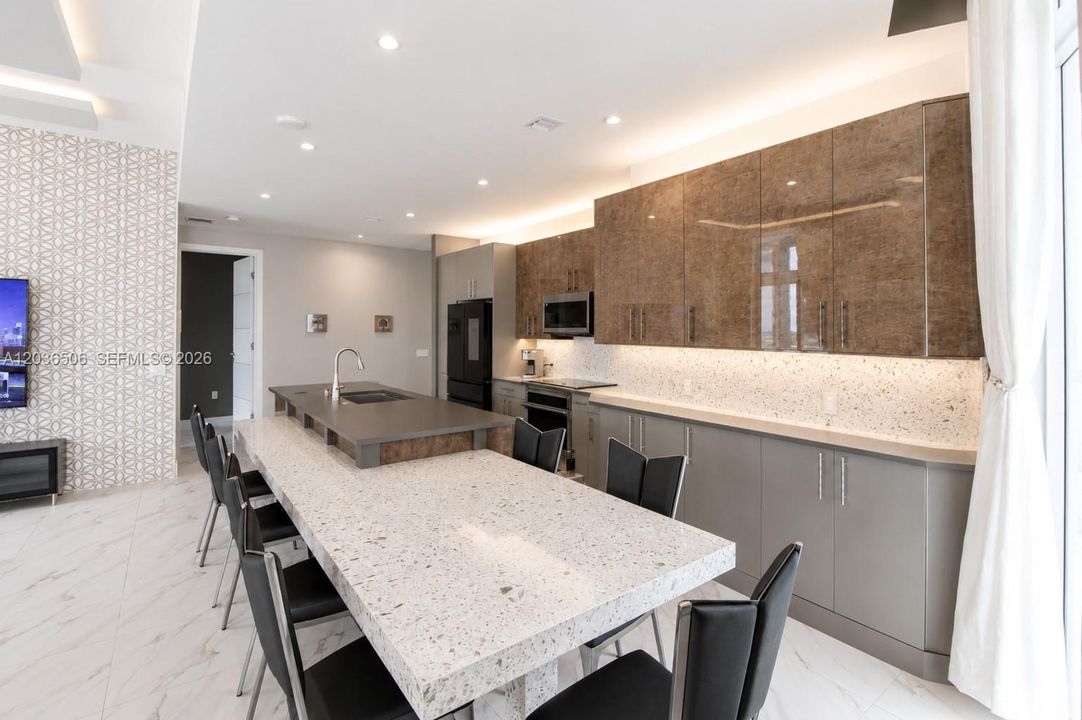 En Venta: $2,170,000 (4 camas, 4 baños, 1336 Pies cuadrados)