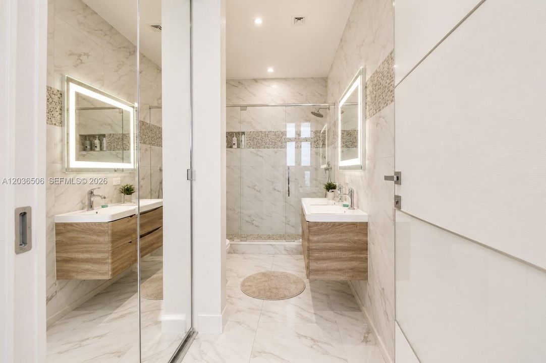 En Venta: $2,170,000 (4 camas, 4 baños, 1336 Pies cuadrados)