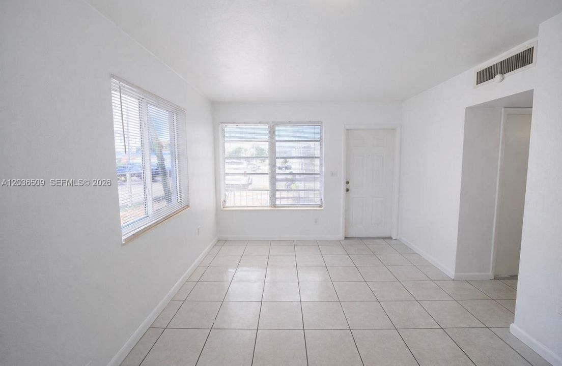 En Renta: $1,999 (2 camas, 1 baños, 4658 Pies cuadrados)