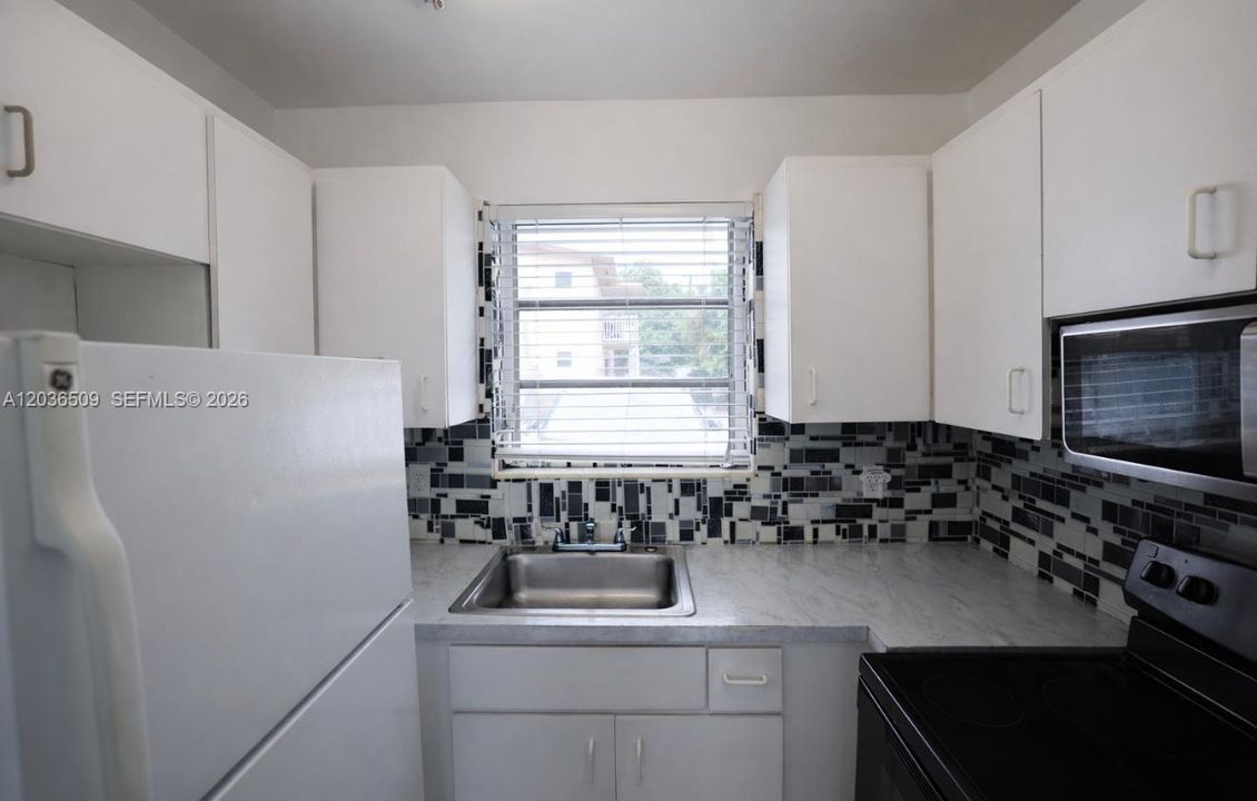 En Renta: $1,999 (2 camas, 1 baños, 4658 Pies cuadrados)