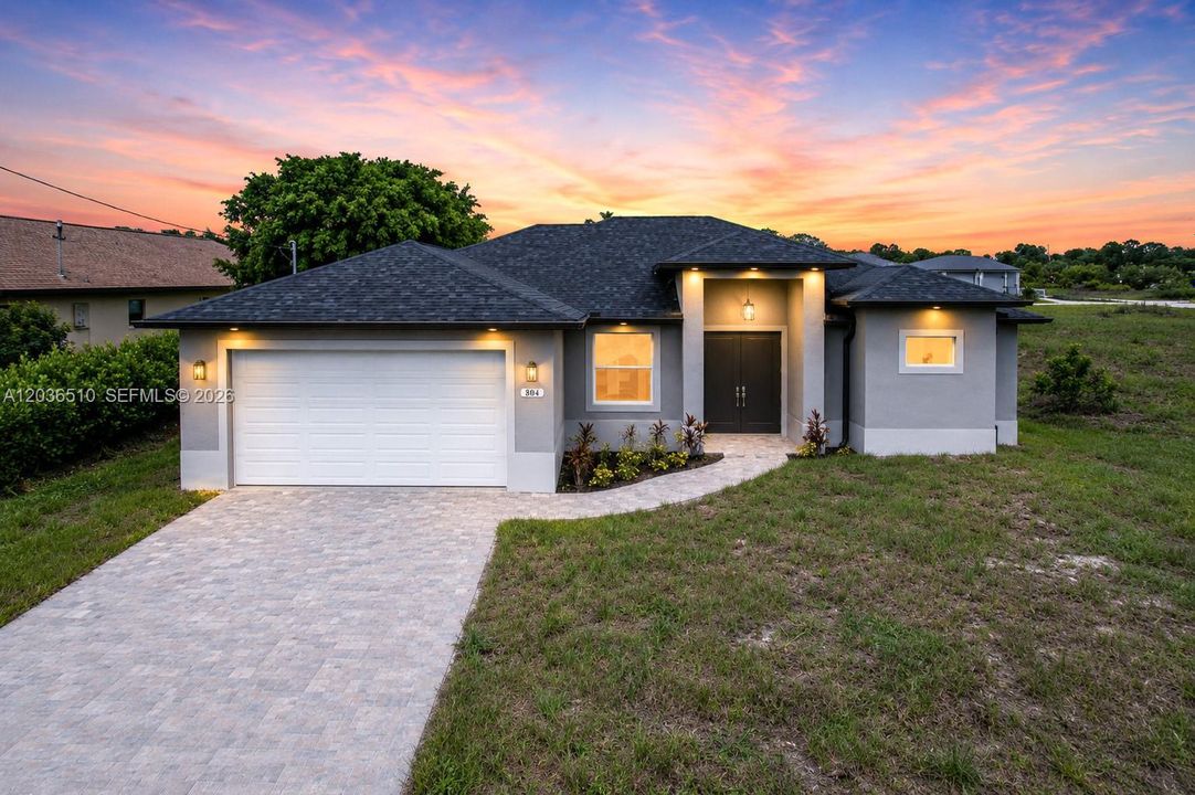 For Sale: $354,900 (3 beds, 2 baths, 1717 Square Feet)