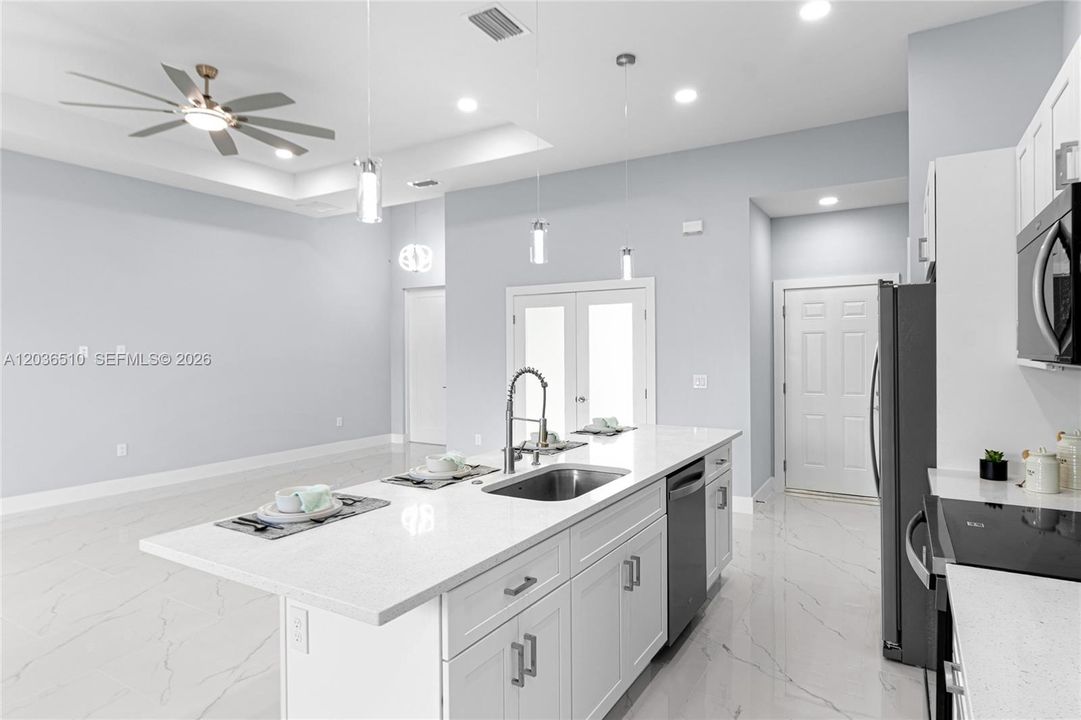 For Sale: $354,900 (3 beds, 2 baths, 1717 Square Feet)