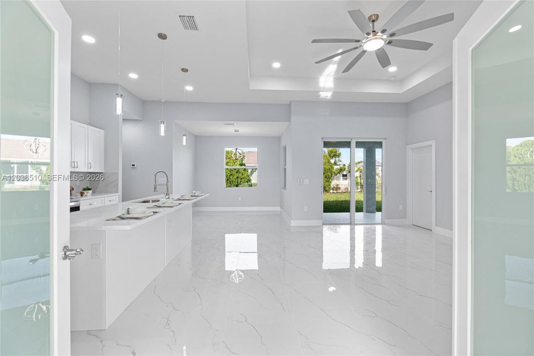 For Sale: $354,900 (3 beds, 2 baths, 1717 Square Feet)