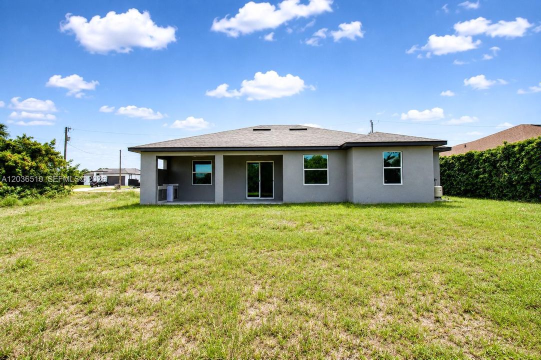 For Sale: $354,900 (3 beds, 2 baths, 1717 Square Feet)