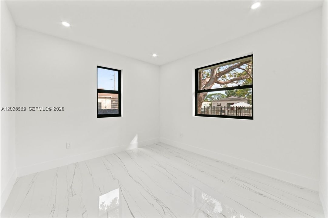 For Sale: $490,000 (3 beds, 2 baths, 812 Square Feet)