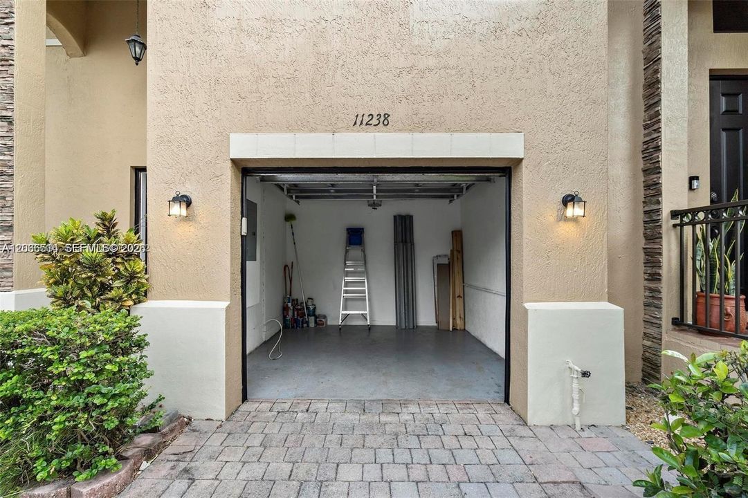 For Rent: $3,000 (3 beds, 2 baths, 1857 Square Feet)