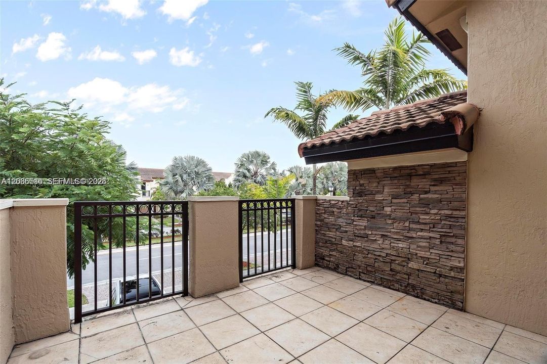 For Rent: $3,000 (3 beds, 2 baths, 1857 Square Feet)