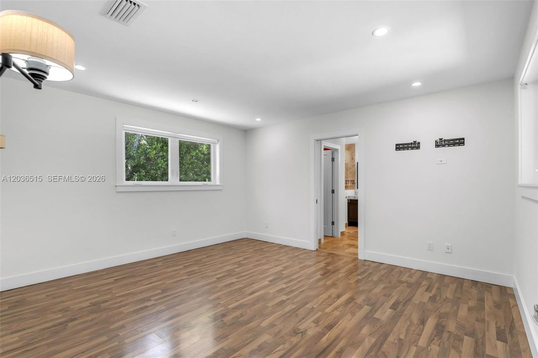 For Rent: $15,500 (4 beds, 3 baths, 2620 Square Feet)