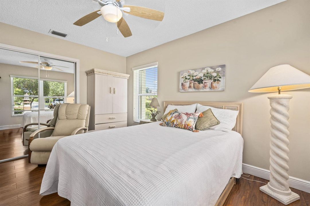 LARGE GUEST BEDROOM