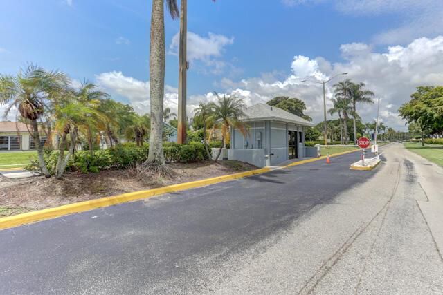 Manned gate 1010 Green Pine Blvd E1 WPB,