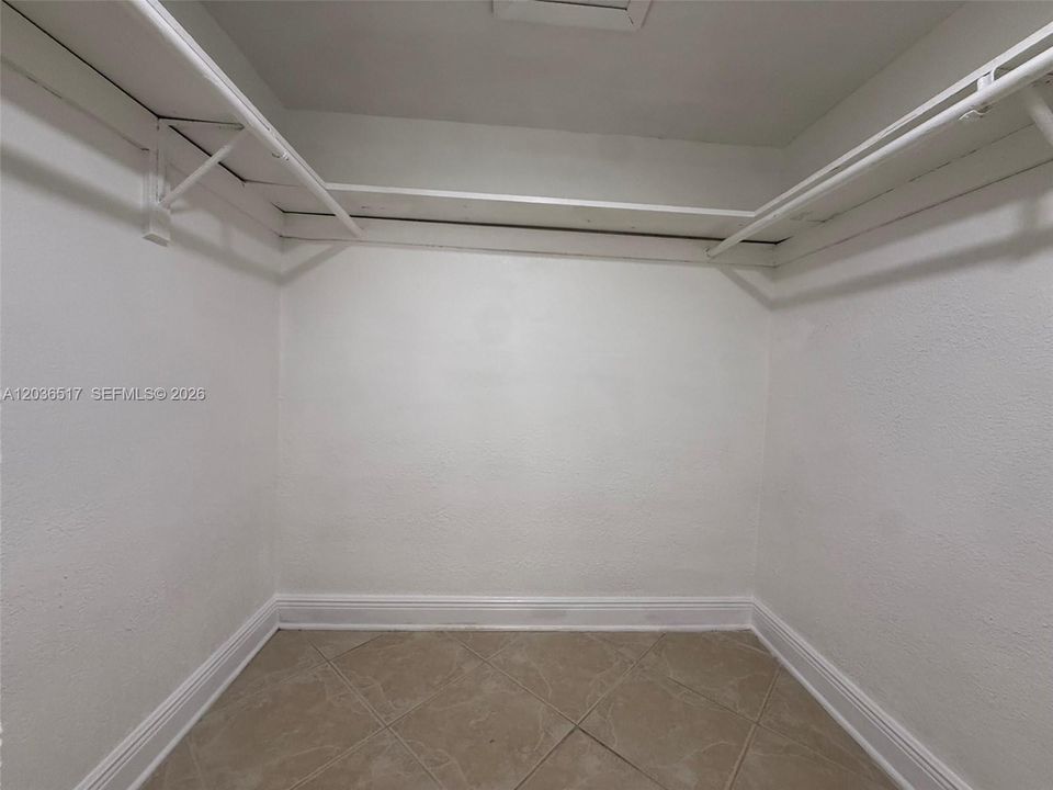 For Sale: $284,999 (3 beds, 2 baths, 1405 Square Feet)