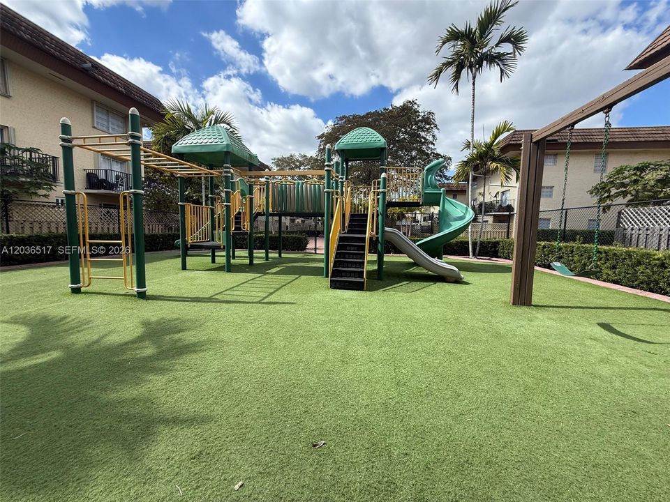 For Sale: $284,999 (3 beds, 2 baths, 1405 Square Feet)
