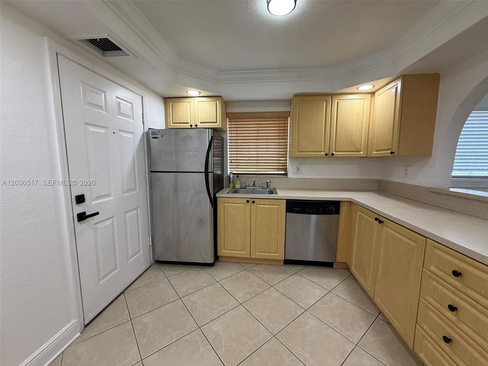For Sale: $284,999 (3 beds, 2 baths, 1405 Square Feet)