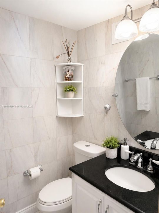 For Sale: $190,000 (1 beds, 1 baths, 924 Square Feet)