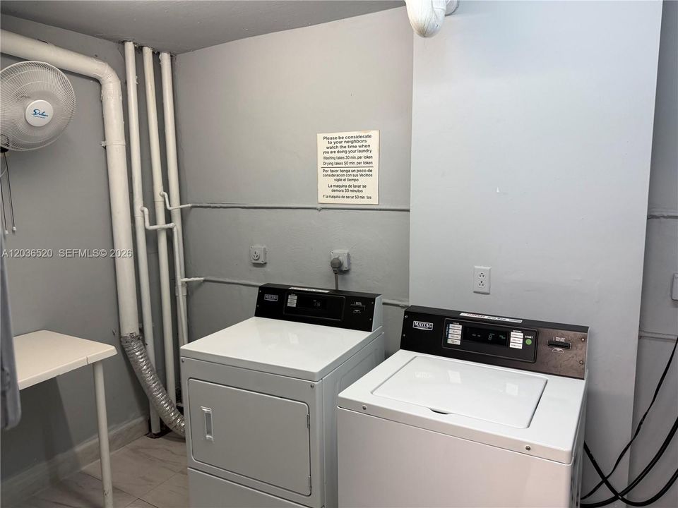 For Sale: $190,000 (1 beds, 1 baths, 924 Square Feet)