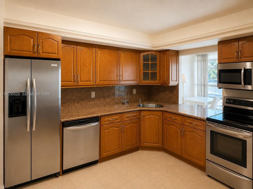 For Sale: $190,000 (1 beds, 1 baths, 924 Square Feet)