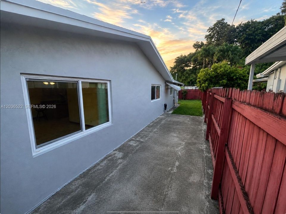 Private Side Yard Access
