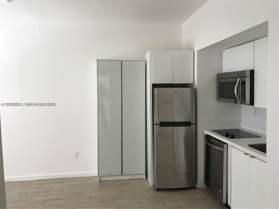 На продажу: $235,000 (1 спален, 1 ванн, 496 Квадратных фут)