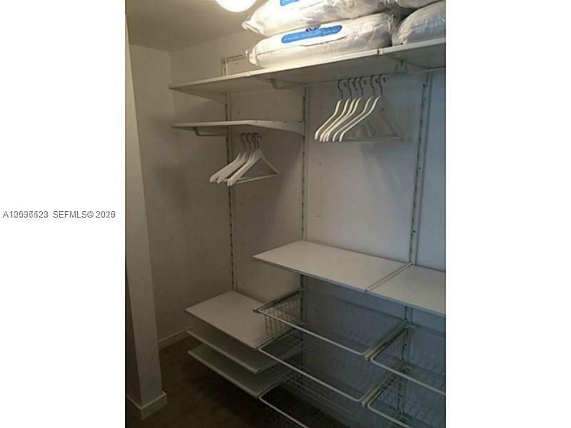 На продажу: $235,000 (1 спален, 1 ванн, 496 Квадратных фут)