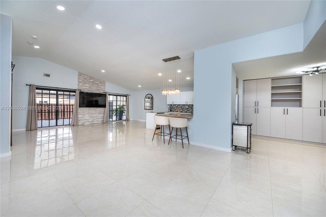 En Venta: $775,000 (3 camas, 2 baños, 1676 Pies cuadrados)