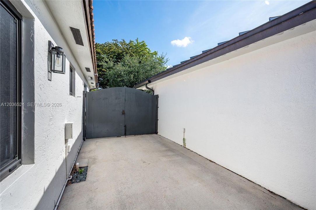 En Venta: $775,000 (3 camas, 2 baños, 1676 Pies cuadrados)