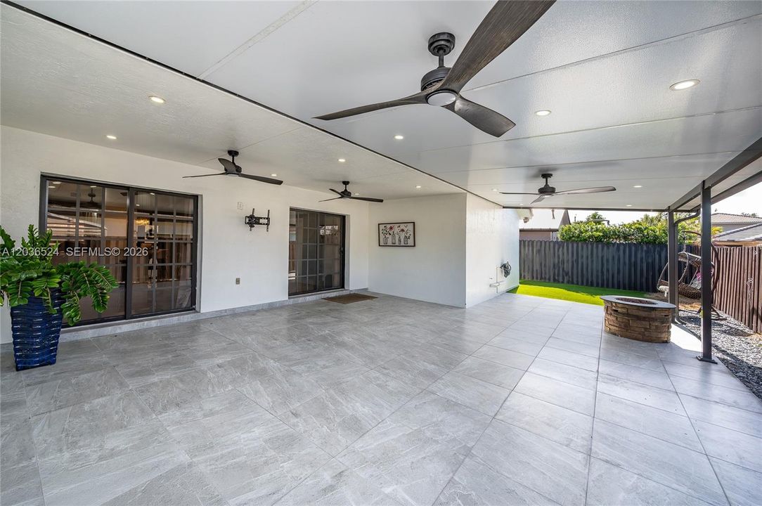 En Venta: $775,000 (3 camas, 2 baños, 1676 Pies cuadrados)