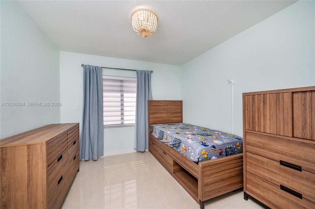 En Venta: $775,000 (3 camas, 2 baños, 1676 Pies cuadrados)