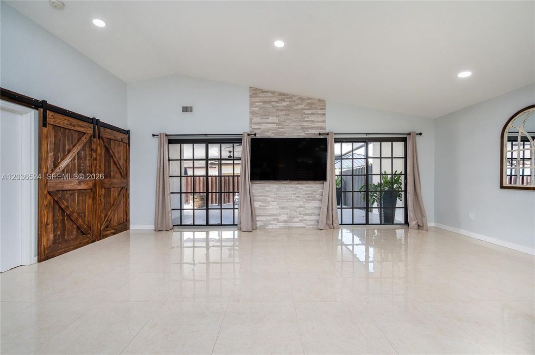 En Venta: $775,000 (3 camas, 2 baños, 1676 Pies cuadrados)